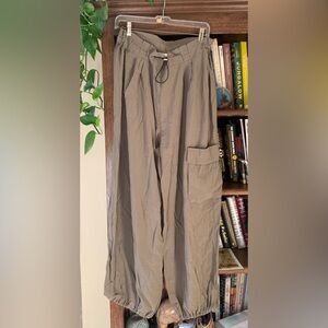 Anthropologie parachute pants sz M
